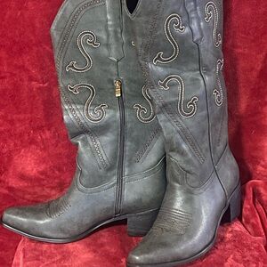 Stylish Gray Western Boots